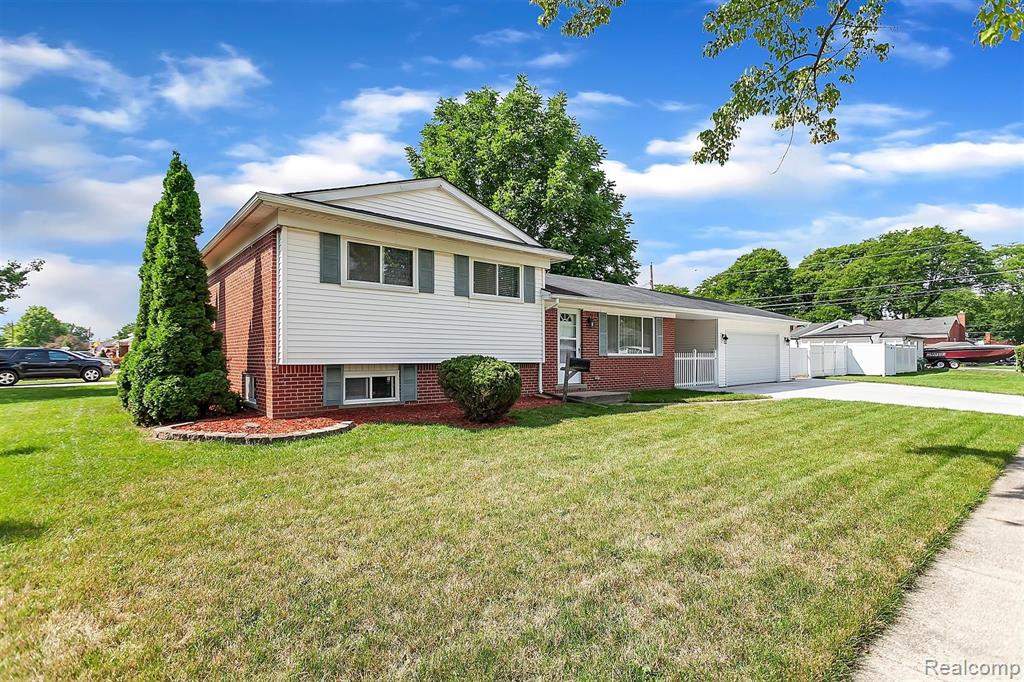 12062 Racine Road Warren, MI 48093 - Photo 3 of 46
