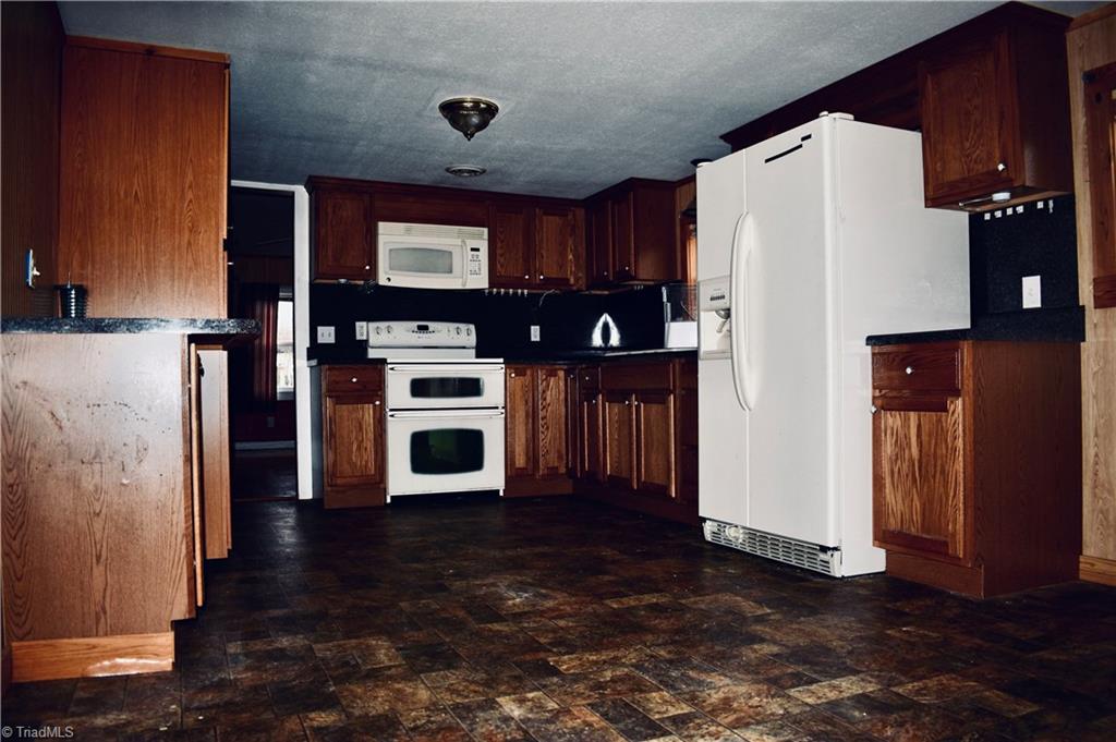 8597 Glade Valley Road Ennice, NC 28623 - Photo 7 of 23 Gallery Image 7