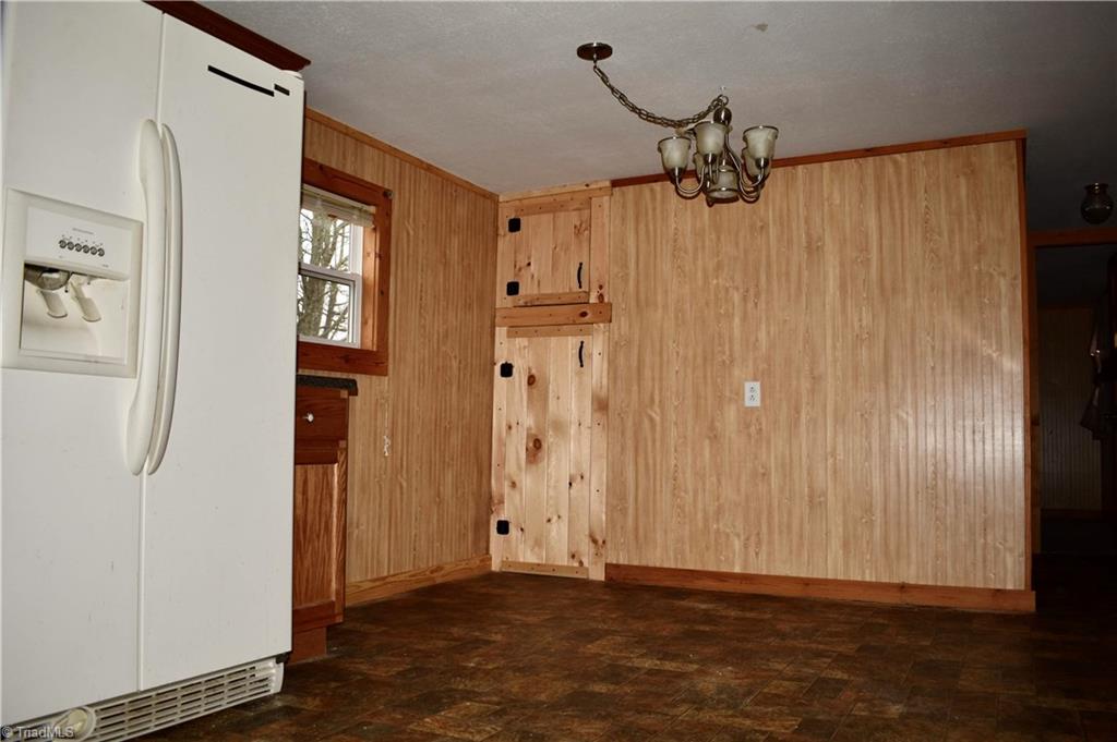 8597 Glade Valley Road Ennice, NC 28623 - Photo 9 of 23 Gallery Image 9