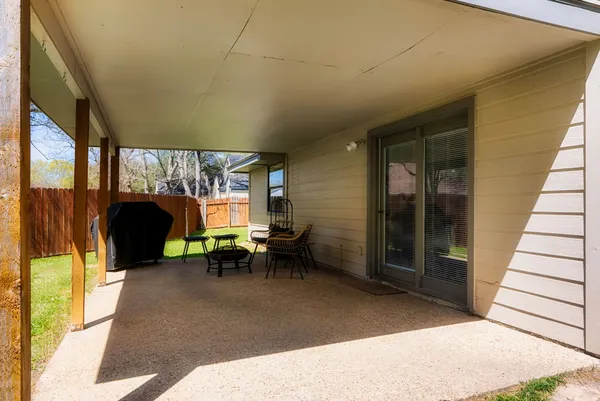 $329,999 | 503 San Jacinto Street, Lockhart, TX 78644