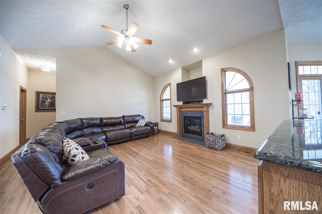 401 West Bittersweet Road Washington, IL 61571 - Photo 21 of 36 Gallery Image 21