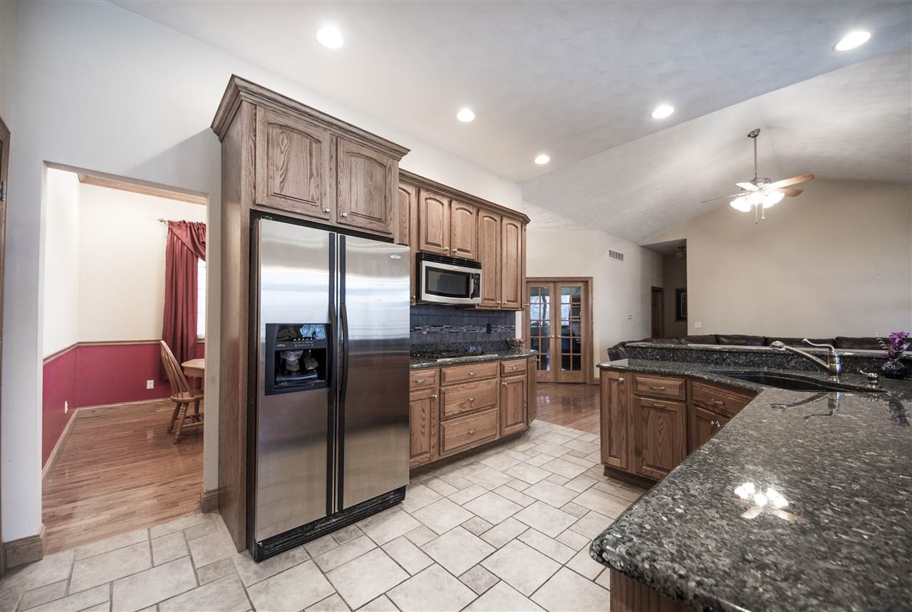 401 West Bittersweet Road Washington, IL 61571 - Photo 3 of 36 Gallery Image 3