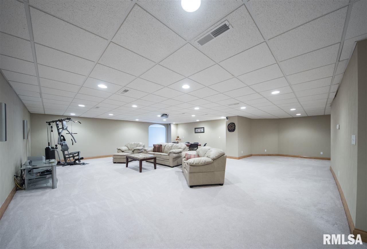 401 West Bittersweet Road Washington, IL 61571 - Photo 32 of 36 Gallery Image 32