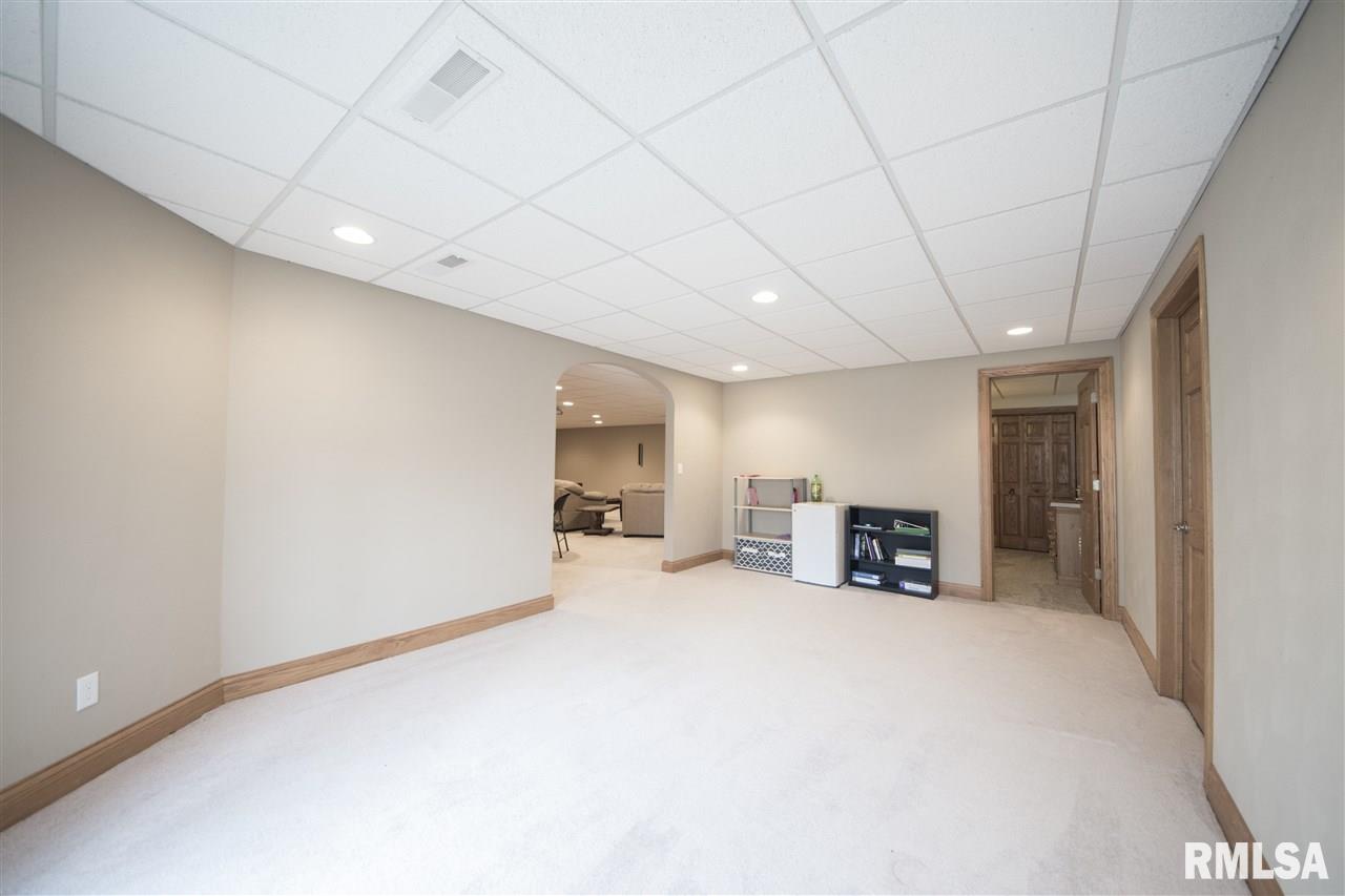 401 West Bittersweet Road Washington, IL 61571 - Photo 33 of 36 Gallery Image 33