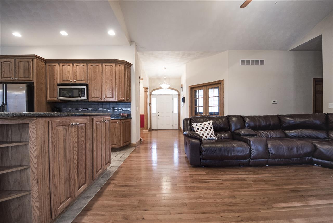 401 West Bittersweet Road Washington, IL 61571 - Photo 4 of 36 Gallery Image 4