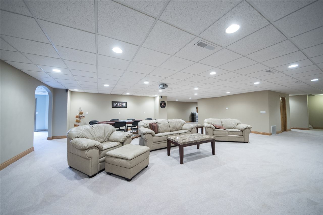 401 West Bittersweet Road Washington, IL 61571 - Photo 6 of 36 Gallery Image 6