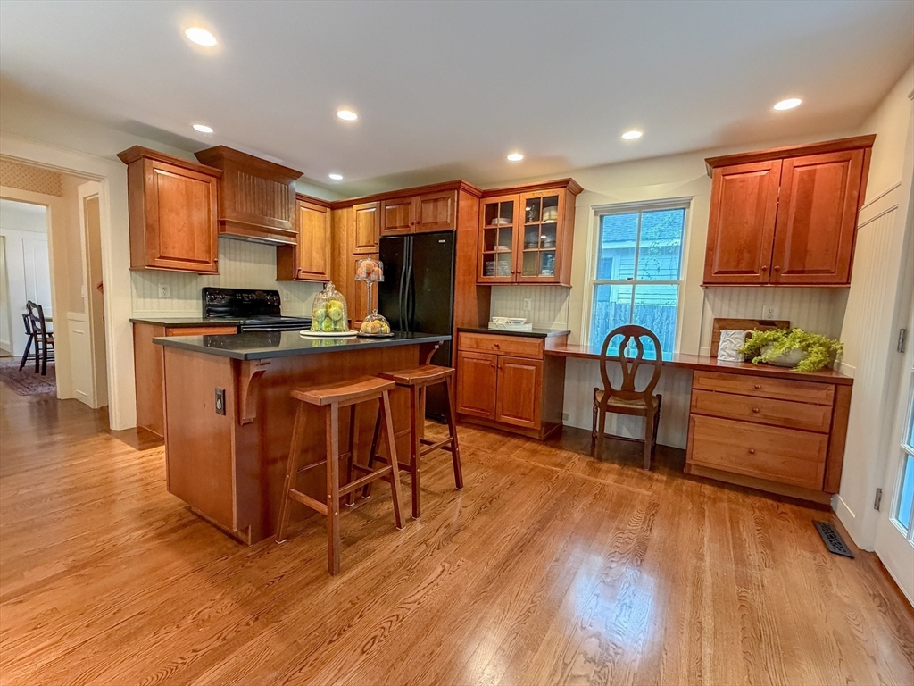 12 Cottage Street Wellesley, MA 02482 - Photo 5 of 14