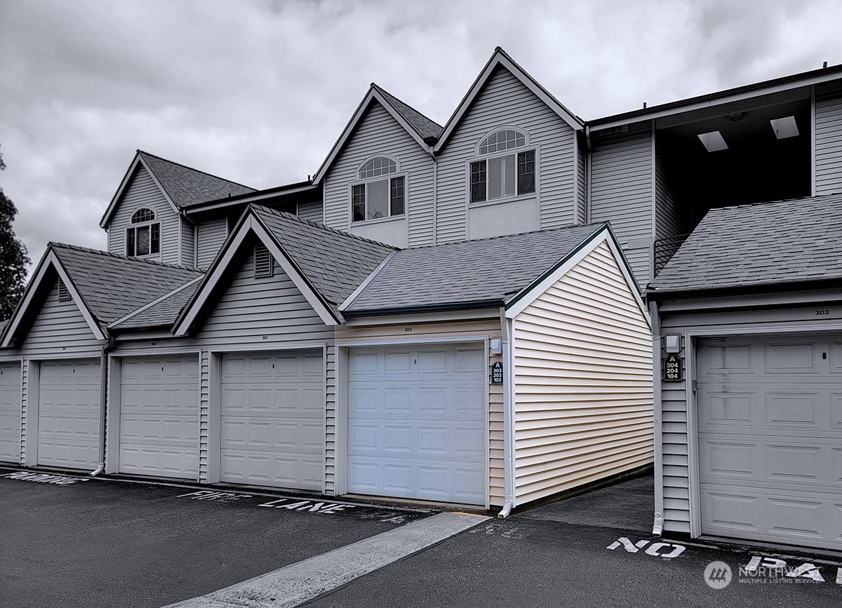 440 Maple Avenue Southwest, Unit A203 Renton, WA 98057 - Photo 32 of 33 front view of a house