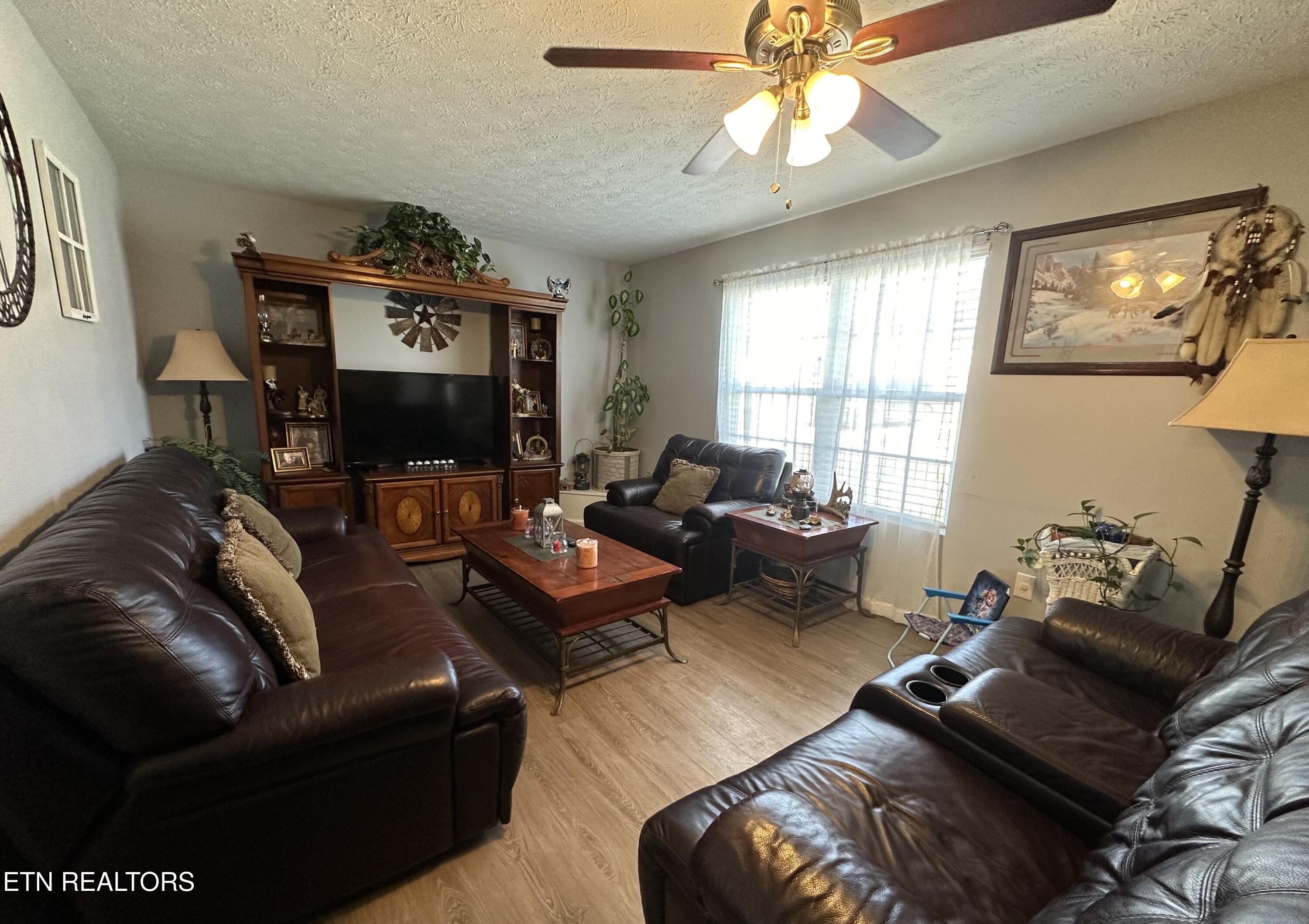 362 Valley View Road La Follette, TN 37766 - Photo 2 of 20 Living room