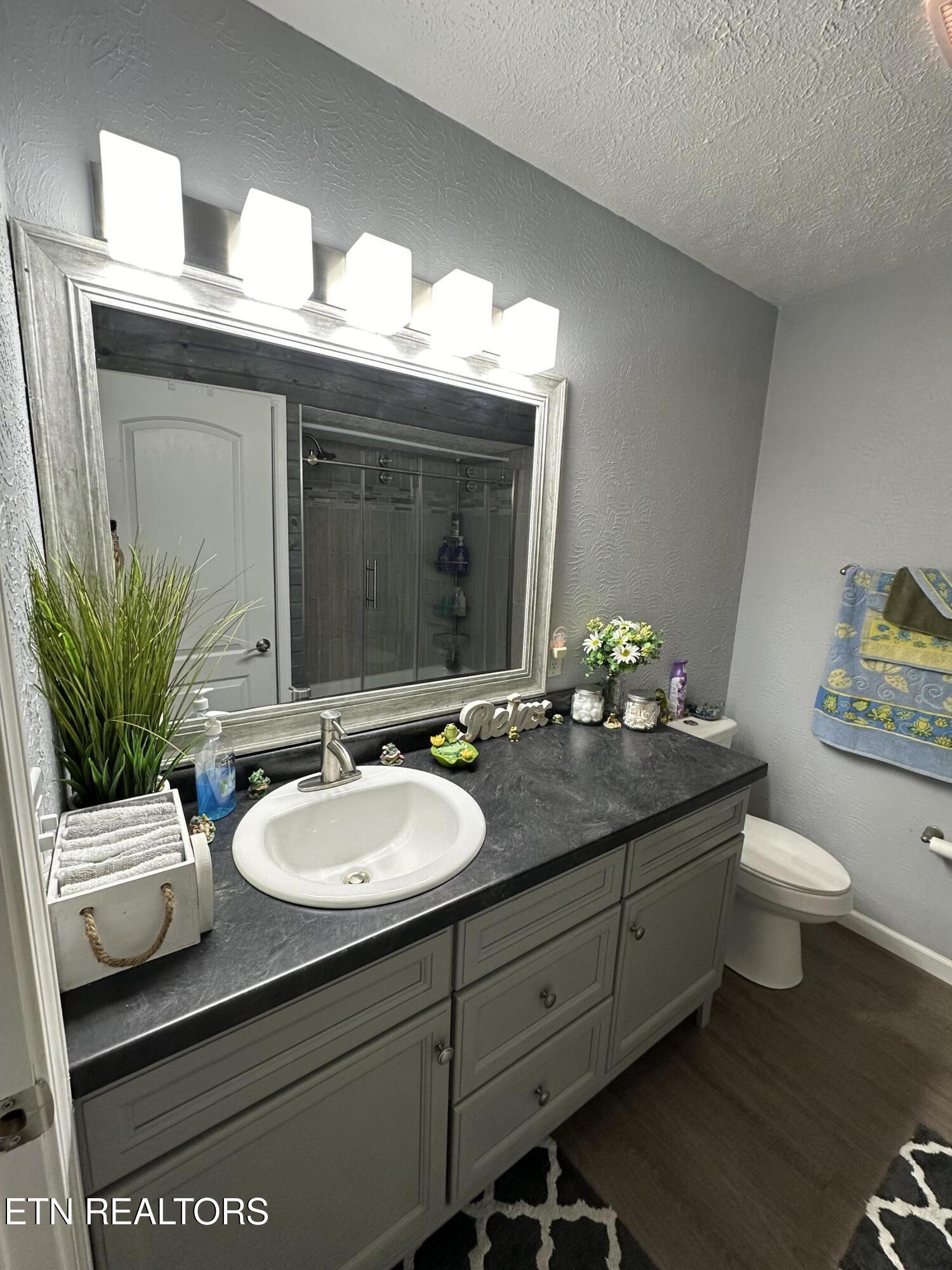 362 Valley View Road La Follette, TN 37766 - Photo 6 of 20 2nd Bathroom