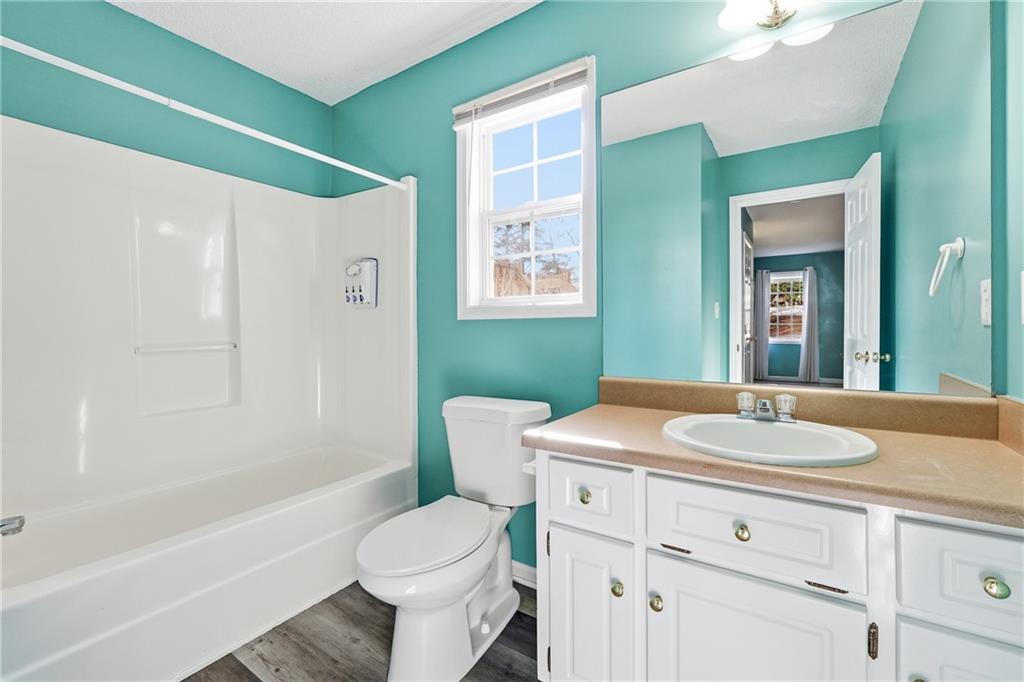 186 Franklin Court Jasper, GA 30143 - Photo 20 of 30 a bathroom with a sink toilet and shower