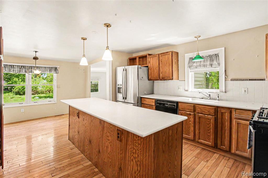 609 Main Street Fenton, MI 48430 - Photo 3 of 26