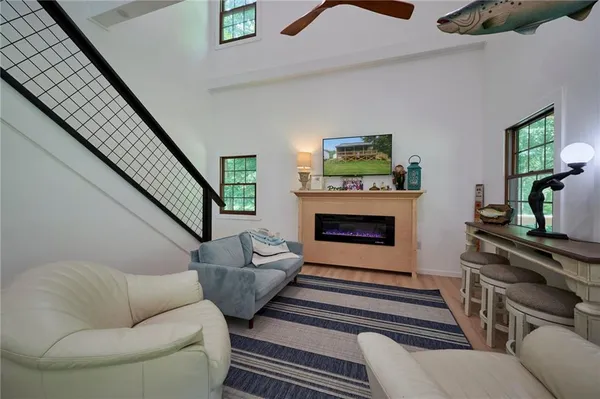 $349,900 | 214 Youngs Lane, Franklin, PA 16323