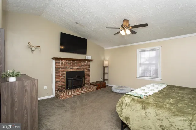 a view of livingroom with furniture and windows
