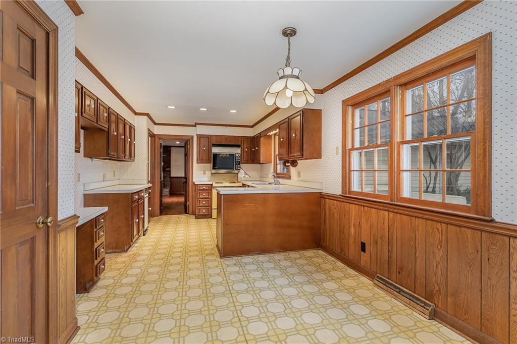 1606 Beechtree Road Greensboro, NC 27408 - Photo 11 of 40