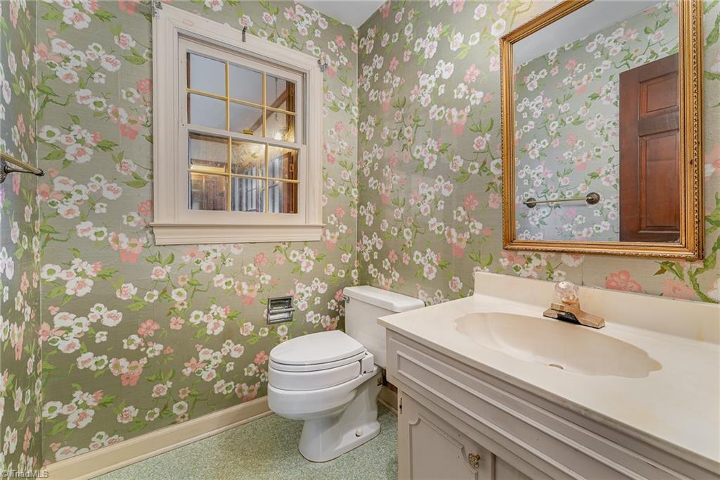 1606 Beechtree Road Greensboro, NC 27408 - Photo 17 of 40