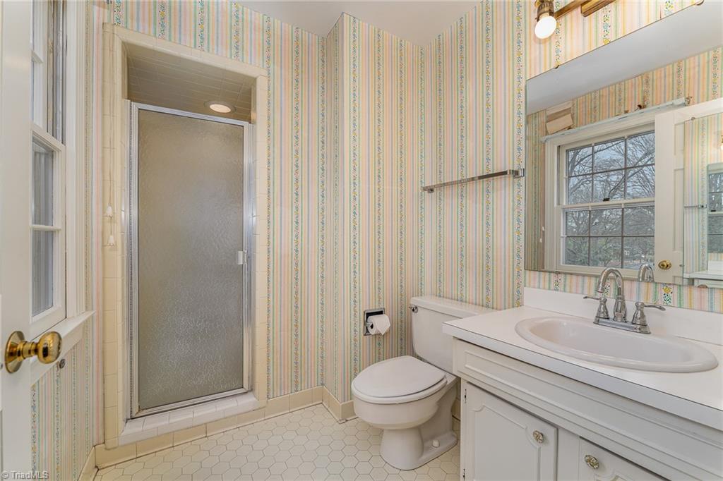 1606 Beechtree Road Greensboro, NC 27408 - Photo 27 of 40