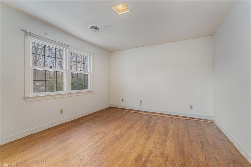 1606 Beechtree Road Greensboro, NC 27408 - Photo 28 of 40