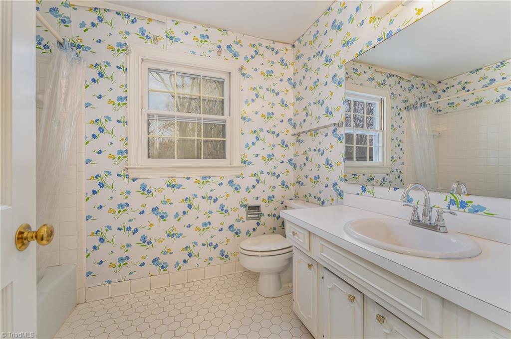 1606 Beechtree Road Greensboro, NC 27408 - Photo 30 of 40