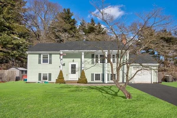 a view of a house with a backyard