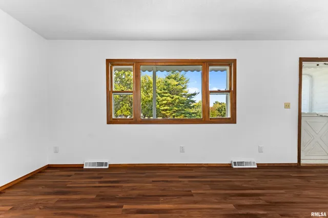 $220,000 | 1072 Joni Drive, Knoxville, IL 61448