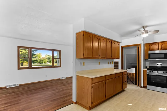 $220,000 | 1072 Joni Drive, Knoxville, IL 61448