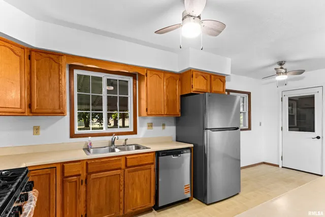 $220,000 | 1072 Joni Drive, Knoxville, IL 61448