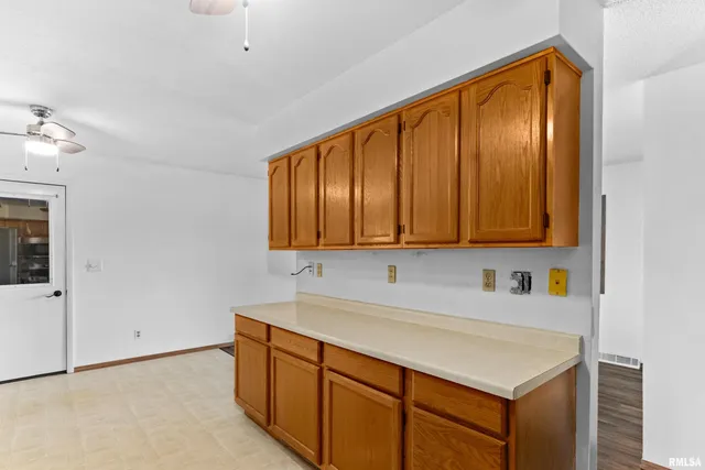 $220,000 | 1072 Joni Drive, Knoxville, IL 61448