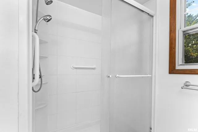 $220,000 | 1072 Joni Drive, Knoxville, IL 61448