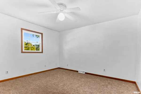 $200,000 | 1072 Joni Drive, Knoxville, IL 61448