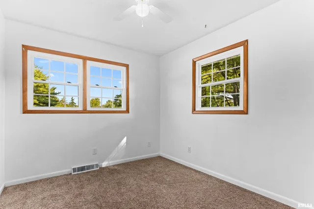 $220,000 | 1072 Joni Drive, Knoxville, IL 61448