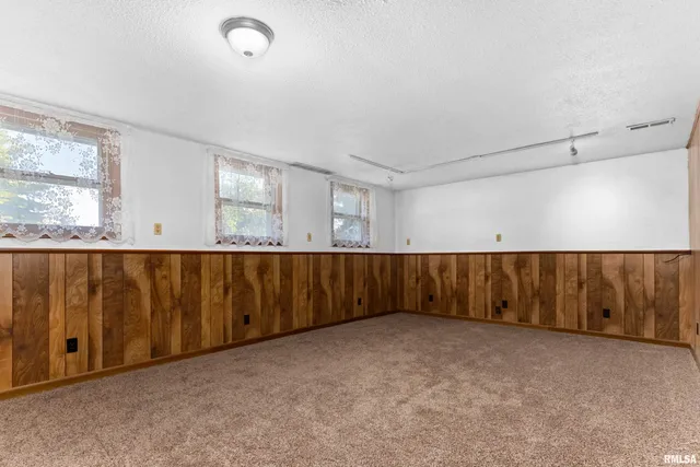 $220,000 | 1072 Joni Drive, Knoxville, IL 61448