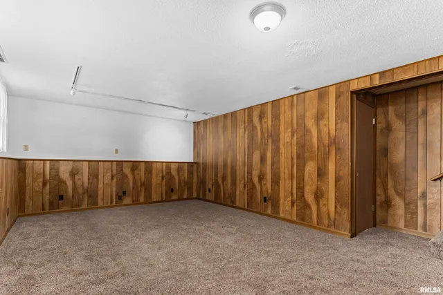 $220,000 | 1072 Joni Drive, Knoxville, IL 61448