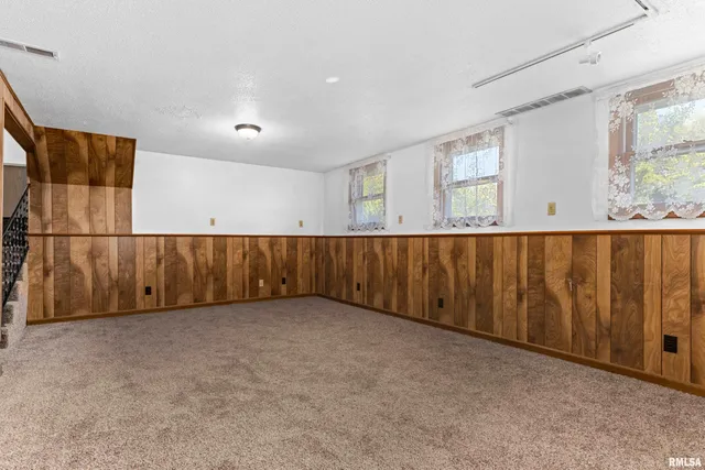 $220,000 | 1072 Joni Drive, Knoxville, IL 61448