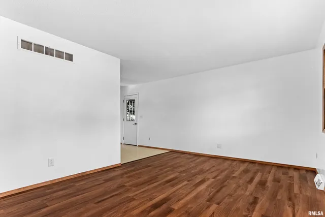 $220,000 | 1072 Joni Drive, Knoxville, IL 61448