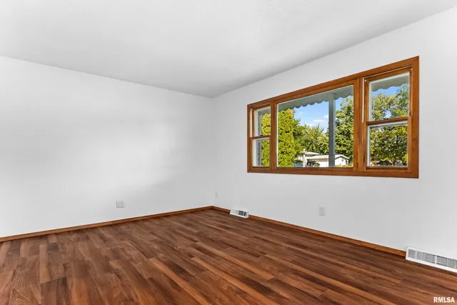 $220,000 | 1072 Joni Drive, Knoxville, IL 61448