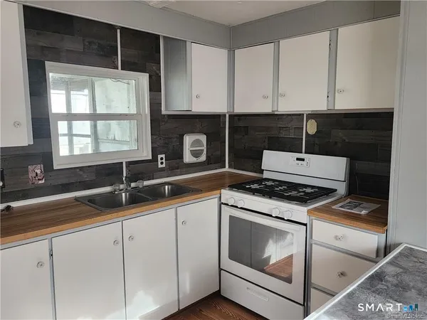$48,900 | 80 Sheldon Road, Griswold, CT 06351