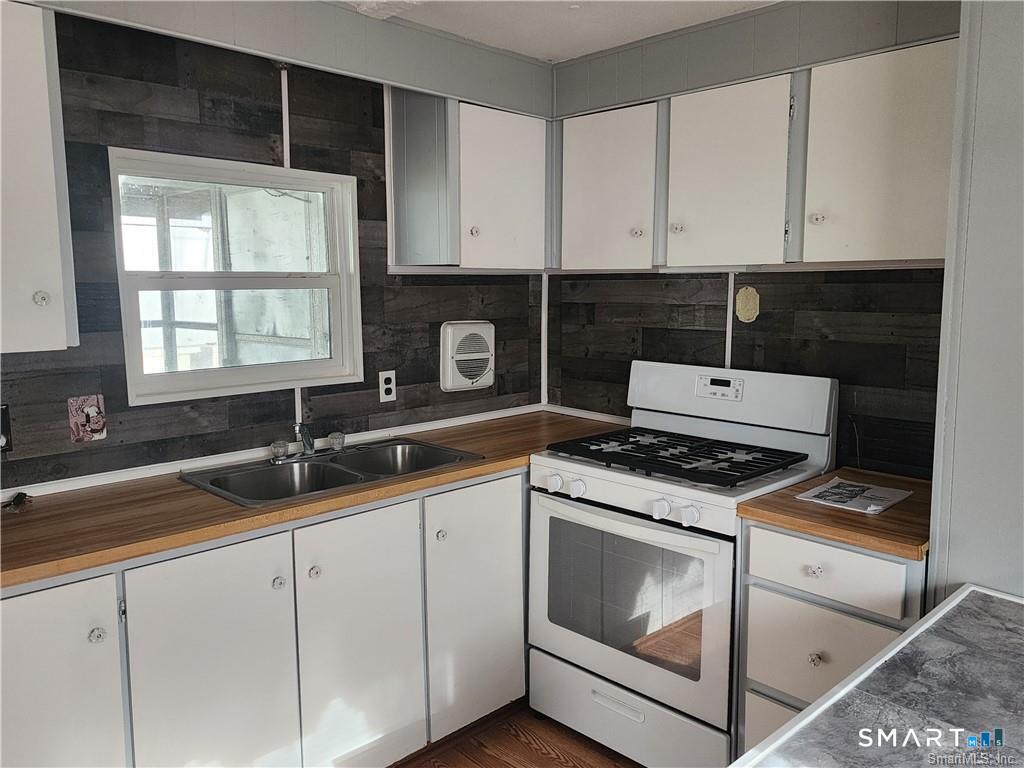 80 Sheldon Road Griswold, CT 06351 - Photo 4 of 33