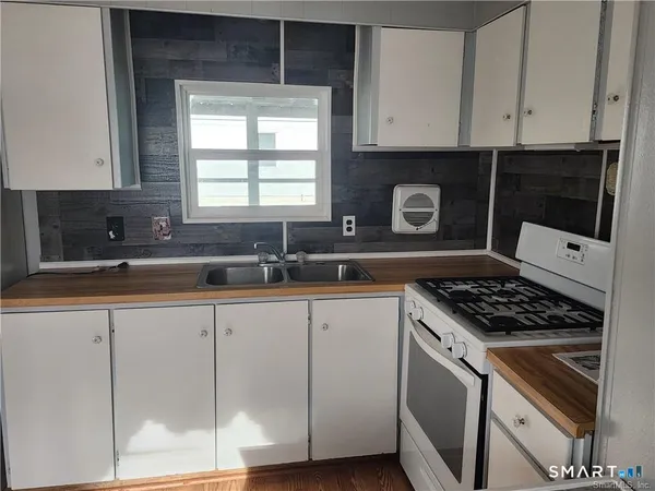 $48,900 | 80 Sheldon Road, Griswold, CT 06351