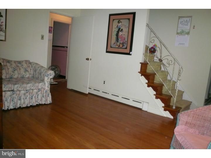 756 Dale Road Abington, PA 19006 - Photo 5 of 16 Living Room