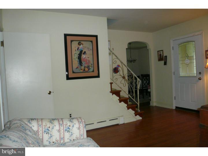756 Dale Road Abington, PA 19006 - Photo 6 of 16 Living Room