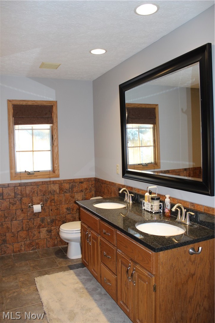 12881 Diagonal Road Lagrange, OH 44050 - Photo 9 of 31