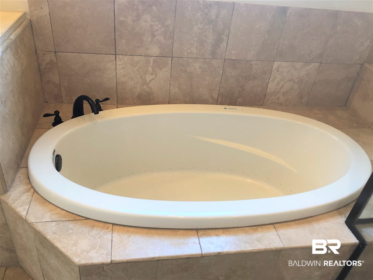 7143 Penbridge Avenue Fairhope, AL 36532 - Photo 7 of 38 Master Bathroom
