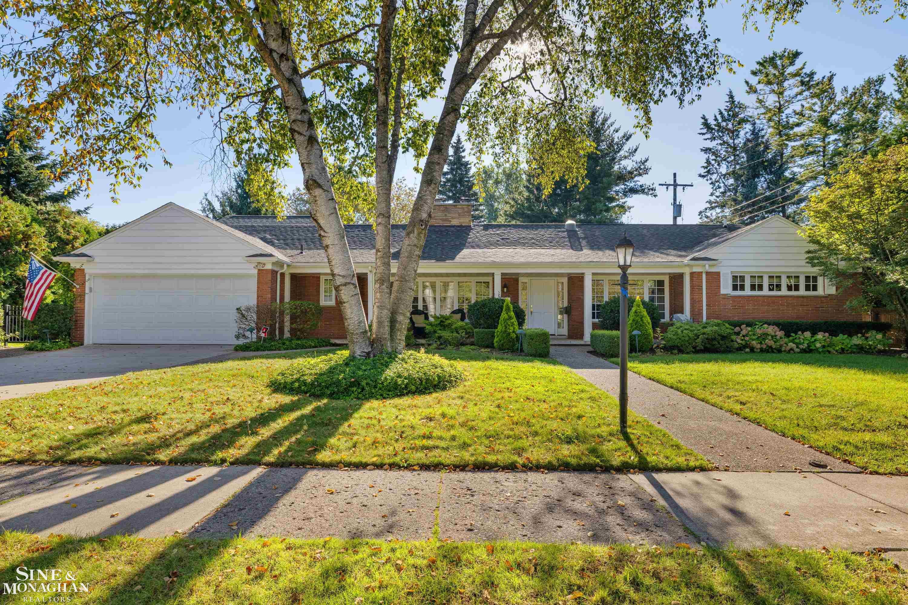 216 Ridge Road Grosse Pointe Farms, MI 48236 - Photo 1 of 50