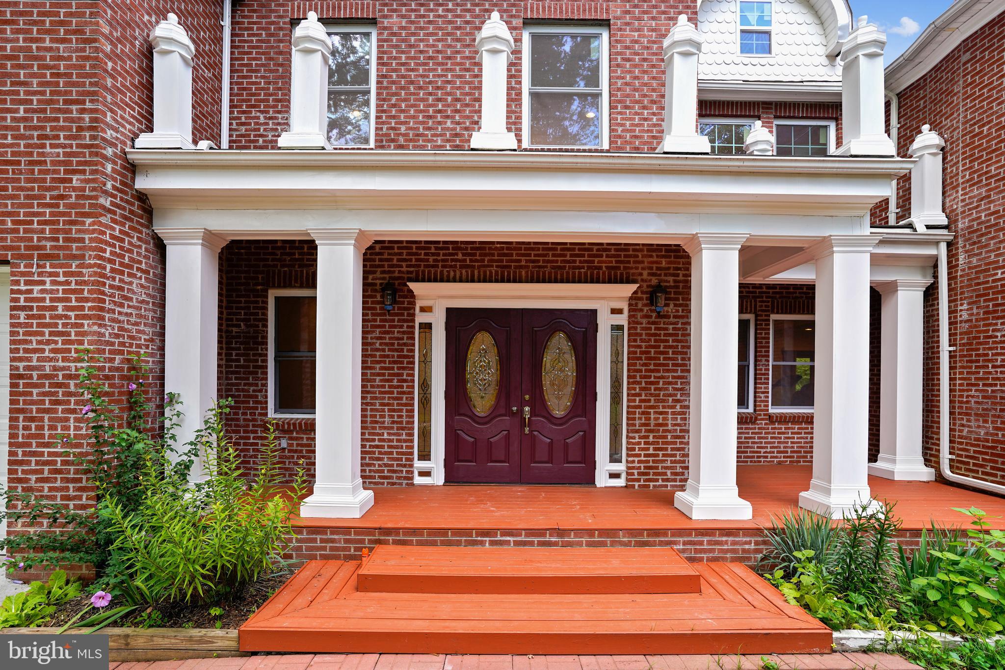 10016 Braddock Road Fairfax, VA 22032 - Photo 2 of 31 Beautiful front entrance