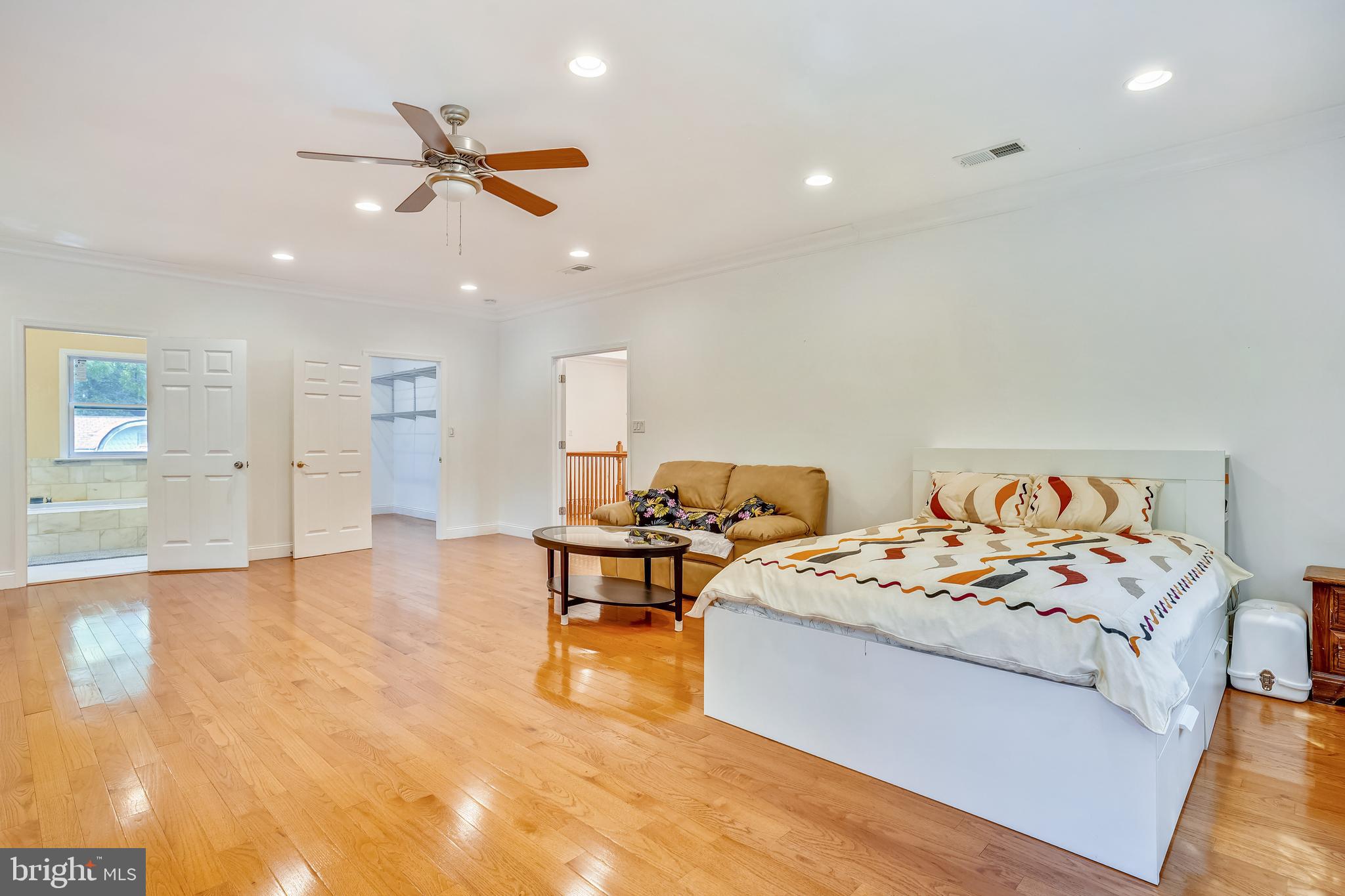 10016 Braddock Road Fairfax, VA 22032 - Photo 18 of 31 Upper level bedroom 4