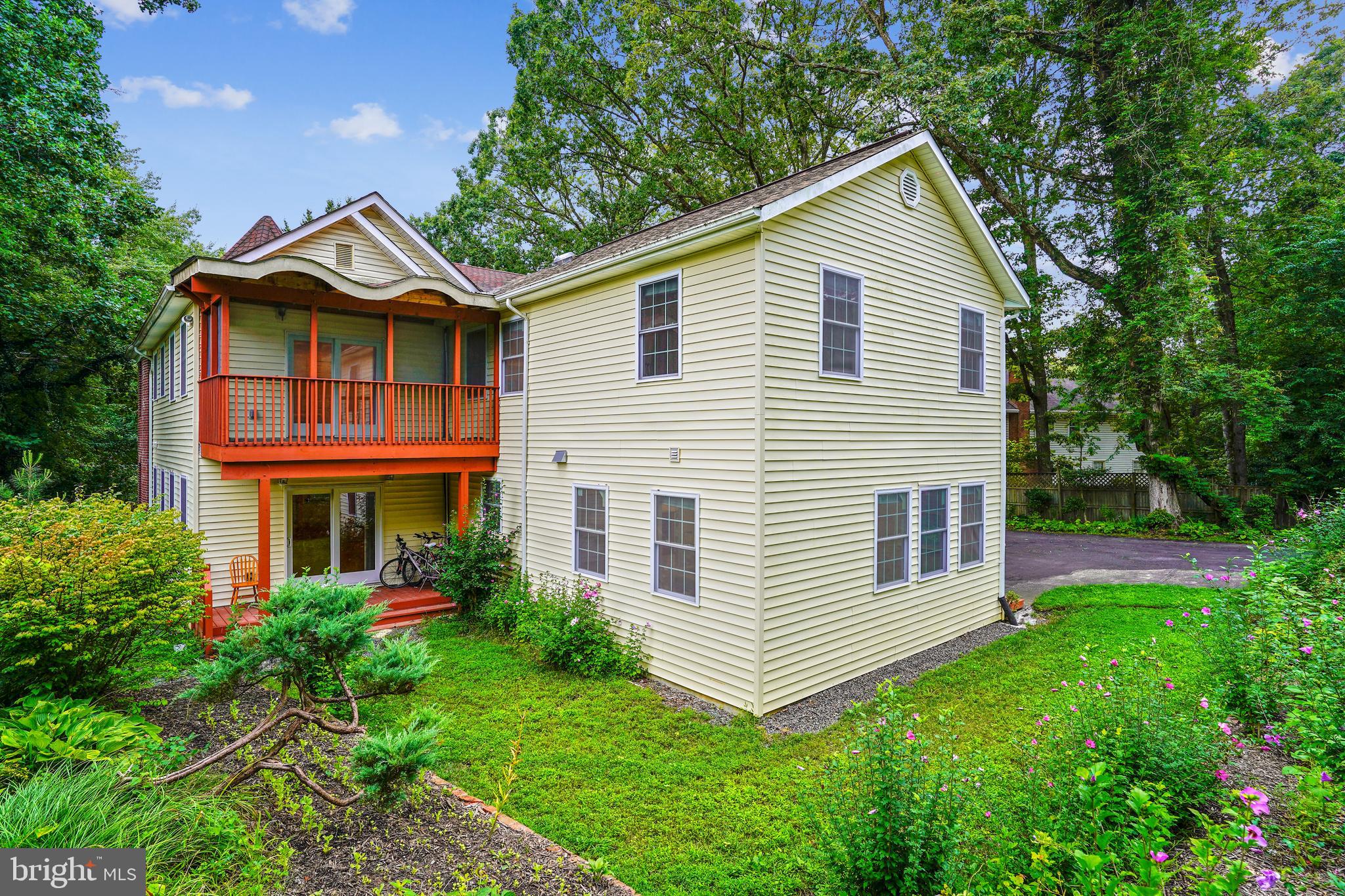 10016 Braddock Road Fairfax, VA 22032 - Photo 3 of 31 Deck off Upper Master Bedroom