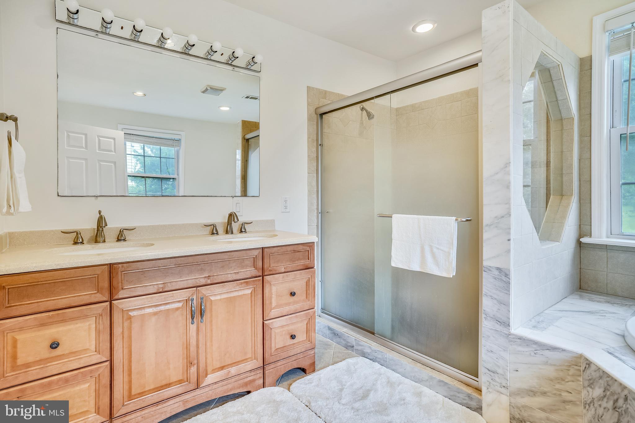 10016 Braddock Road Fairfax, VA 22032 - Photo 22 of 31 Upper level master bath