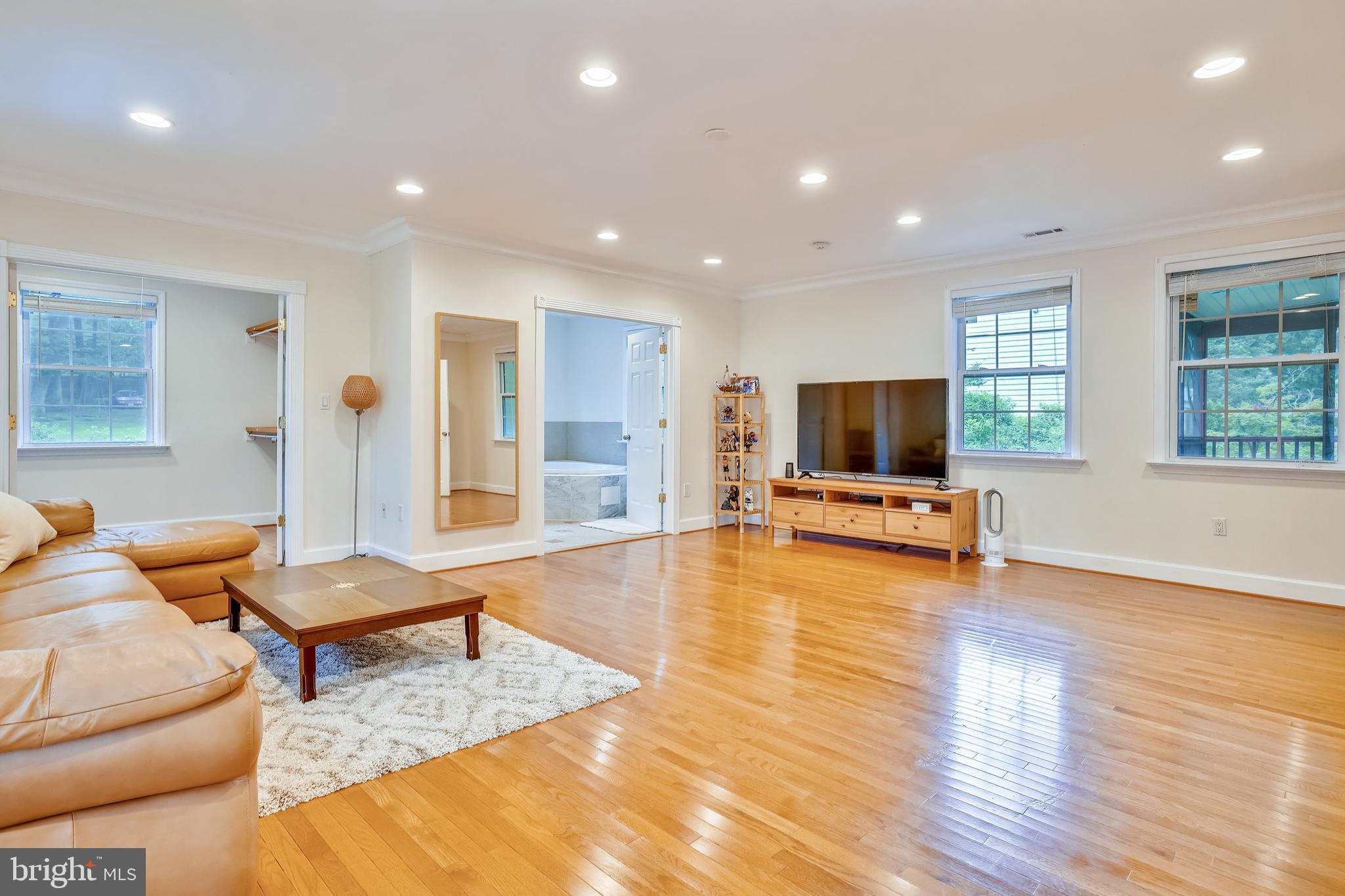 10016 Braddock Road Fairfax, VA 22032 - Photo 25 of 31 HUGE upper level Master Bedroom