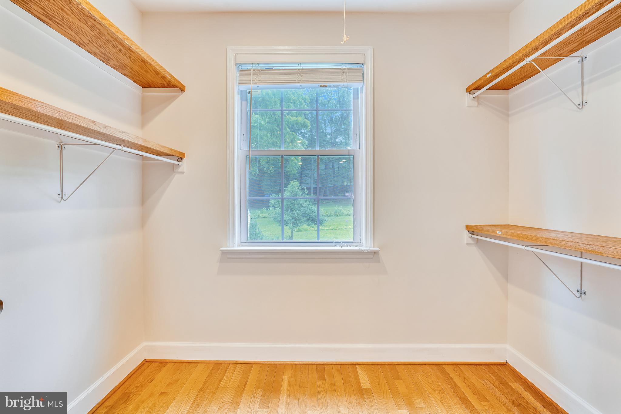 10016 Braddock Road Fairfax, VA 22032 - Photo 27 of 31 Upper level walk-in closet